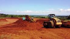 Candói - Máquinas trabalham na terraplenagem para construção de escola municipal