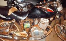 Campo Bonito - PM recupera moto roubada e prende suspeito