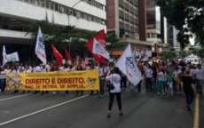 Professores se reúnem neste sábado para decidir se a greve continua