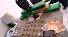 Mulher é presa pela RONE com maconha e cocaína em São José dos Pinhais/PR