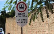 Palmital - Atenção motoristas palmitalenses: Proibido estacionar nas áreas de embarque e desembarque, em frente às escolas