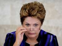 Sob pressão, Dilma sanciona Lei dos Caminhoneiros