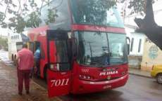 Bandidos trancam cerca de 40 passageiros em bagageiro de ônibus após assalto no Paraná