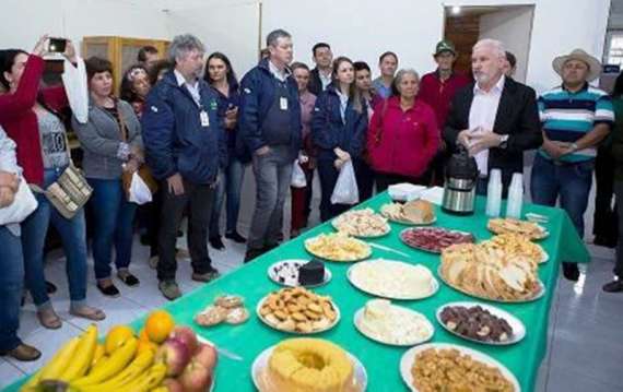 Guaraniaçu - Comitivas de Agricultores de Pinhão e Prudentópolis visitam Agroindústrias do município
