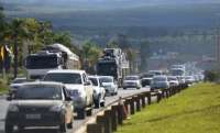 Farol baixo durante o dia passa a ser obrigatório em rodovias brasileiras