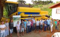 Quedas - Município é primeiro município da Cantu à receber colheitadeira da Emater