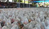 Laranjeiras - 1,5 mil famílias carentes receberam cestas de alimentos de Natal
