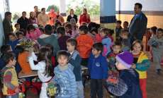 Três Barras - Associação Amigos de Três Barras promove doação de brinquedos para Escola Carlos Gomes