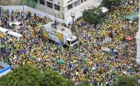 Manifestações atraem mais de 109 mil pessoas no Paraná, segundo PM