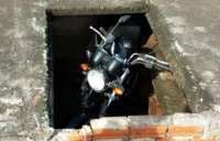 Polícia Civil acha moto roubada em túmulo no Paraná