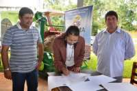 Laranjeiras - Governo Municipal cumpre mais um compromisso e entrega ensiladeira aos agricultores do Rio Laranjeiras