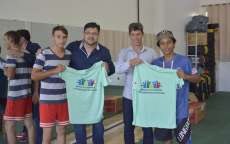 Catanduvas - Secretaria Municipal de Assistência Social realiza entrega de camisetas
