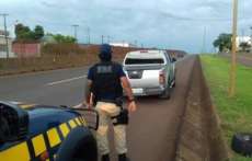 PRF apreende droga em caminhonete roubada na BR-277