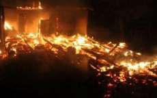 Mulher morre carbonizada em incêndio em residência