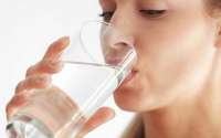 Beber água não emagrece, mas ajuda na dieta; entenda o porquê