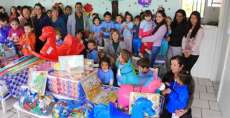 Palmital - Prefeitura entrega brinquedos e materiais pedagógicos para os CMEIS