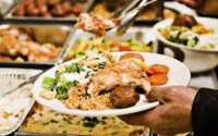 Pesquisa aponta que 40% dos brasileiros almoçam em menos de meia hora