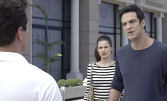 'Pega Pega': Eric encontra Júlio em frente ao hotel e o enche de desaforos