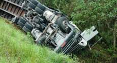 Caminhoneiro morre em acidente na BR-153