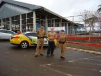 Laranjeiras - Polícia Militar distribui panfleto na Ação Maio Amarelo