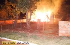 No Paraná, mulher ateia fogo na própria casa