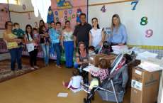 Nova Laranjeiras - Administração Municipal entrega Carrinhos de bebe e lençóis para o CMEI Padre Giuliano Sincini