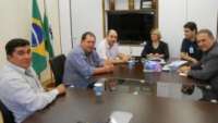 Pinhão - Prefeito se reúne com diretoria da sanepar em Curitiba