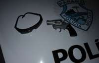 Laranjeiras - PM localiza arma e óculos usado em assalto a panificadora