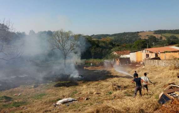 Guaraniaçu - Defesa Civil controla início de incêndio. Veja o vídeo