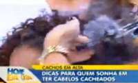 Modelo que teve cabelo queimado ganha ação contra Record
