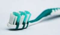 Uso inadequado de escova de dentes pode causar doenças como cardiopatias