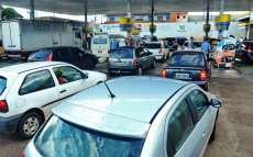 Anúncio de greve gera &quot;corrida&quot; a postos de combustíveis