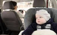 Saiba por que os pais esquecem os filhos no carro e como evitar a situação