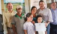 Pinhão - ITCG faz a entrega de documentação na Comunidade Todos os Santos