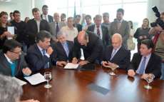 Ibema - Governador assina convênio para aquisição de gerador de energia para o hospital municipal