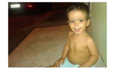 Em Sergipe, bebê fica sozinho em casa, quebra pescoço e morre