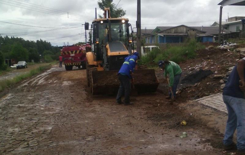 Pinhão - Secretaria de Obras realiza diversos serviços na cidade