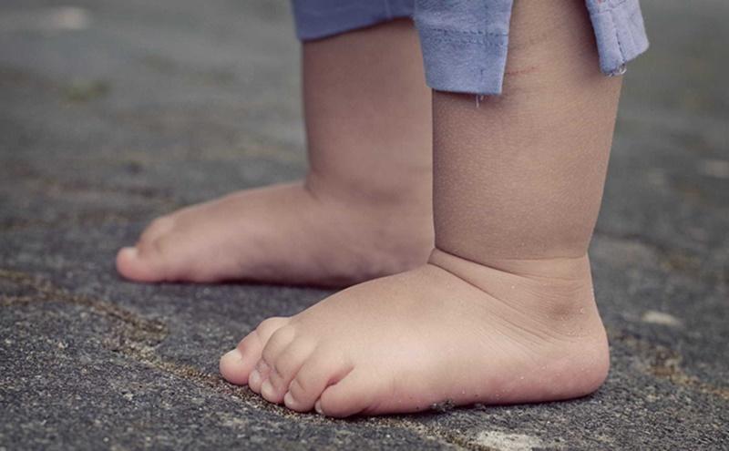 Menina de 3 anos morre ao ser atingida por tiro de espingarda