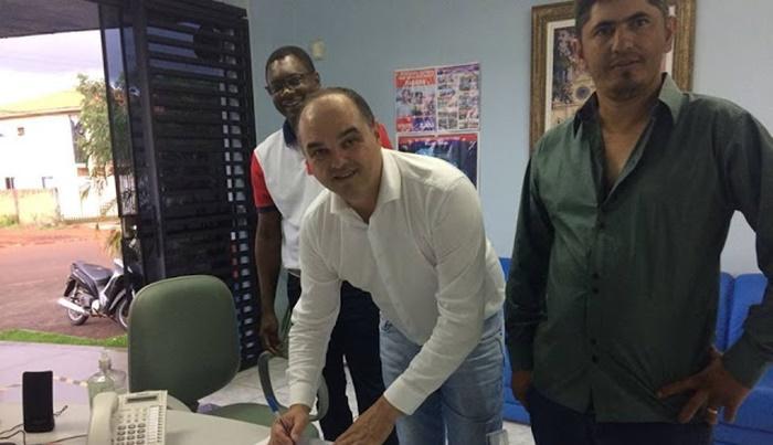 Palmital - Prefeito Ney consegue 20 novos computadores através de emenda parlamentar do Deputado Giacobo