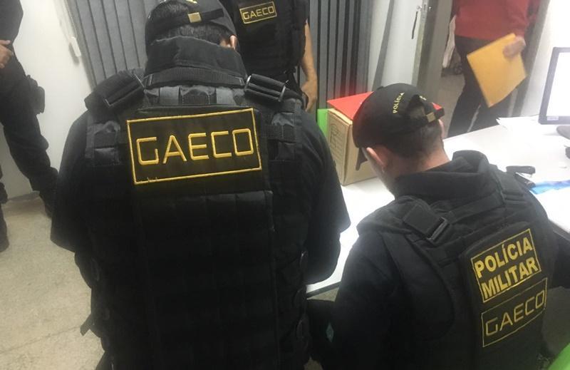 Laranjeiras – Auditora fiscal e seu companheiro, que se passava por agente fiscal são presos pelo GAECO