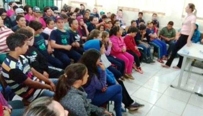 Guaraniaçu - Alunos debatem direitos e deveres da Criança e do Adolescente
