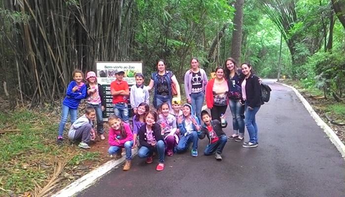 Rio Bonito - Secretaria de Educação proporcionou passeio ao Zoológico de Cascavel com alunos vencedores do Concurso de Cartazes
