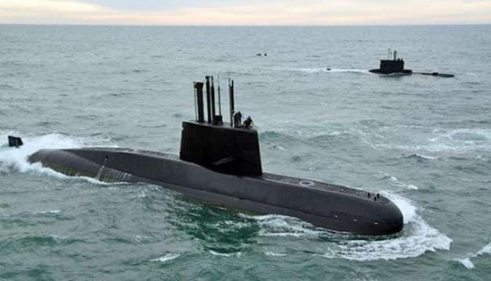 Marinha argentina continua busca por submarino, mas suspende resgate