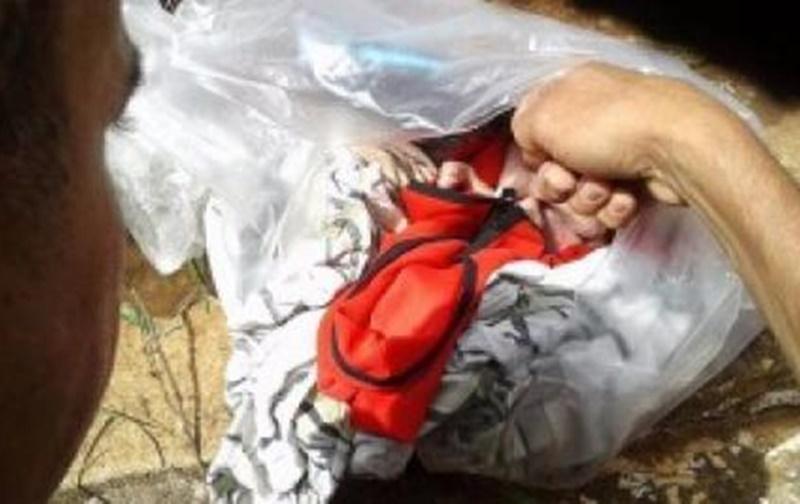 Corpo de bebê é encontrado dentro de saco na entrada de bueiro