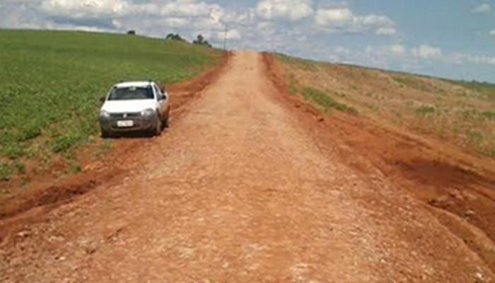 Campo Bonito - Equipe do setor rodoviário faz reparos nas estradas rurais do município