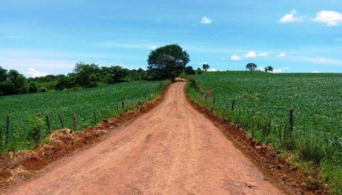 Guaraniaçu - Vice Prefeito e Secretário de Obras vistoriam serviços na estrada que liga Peróba até Barra Bom Jesus