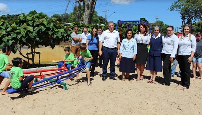 Laranjeiras - Com o apoio do Sicredi, CEMIC inaugura novo parque infantil