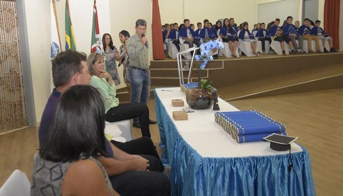 Catanduvas - Escola Maria Mayer realiza cerimônia de Formatura dos Alunos do 5º Ano