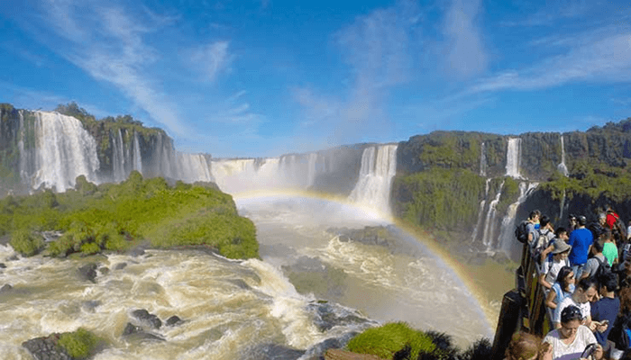 Cataratas do Iguaçu recebem mais de 15,7 mil visitantes no feriado