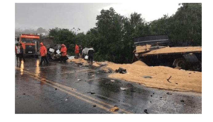 Acidente em rodovia paranaense mata um e fere gravemente outros três